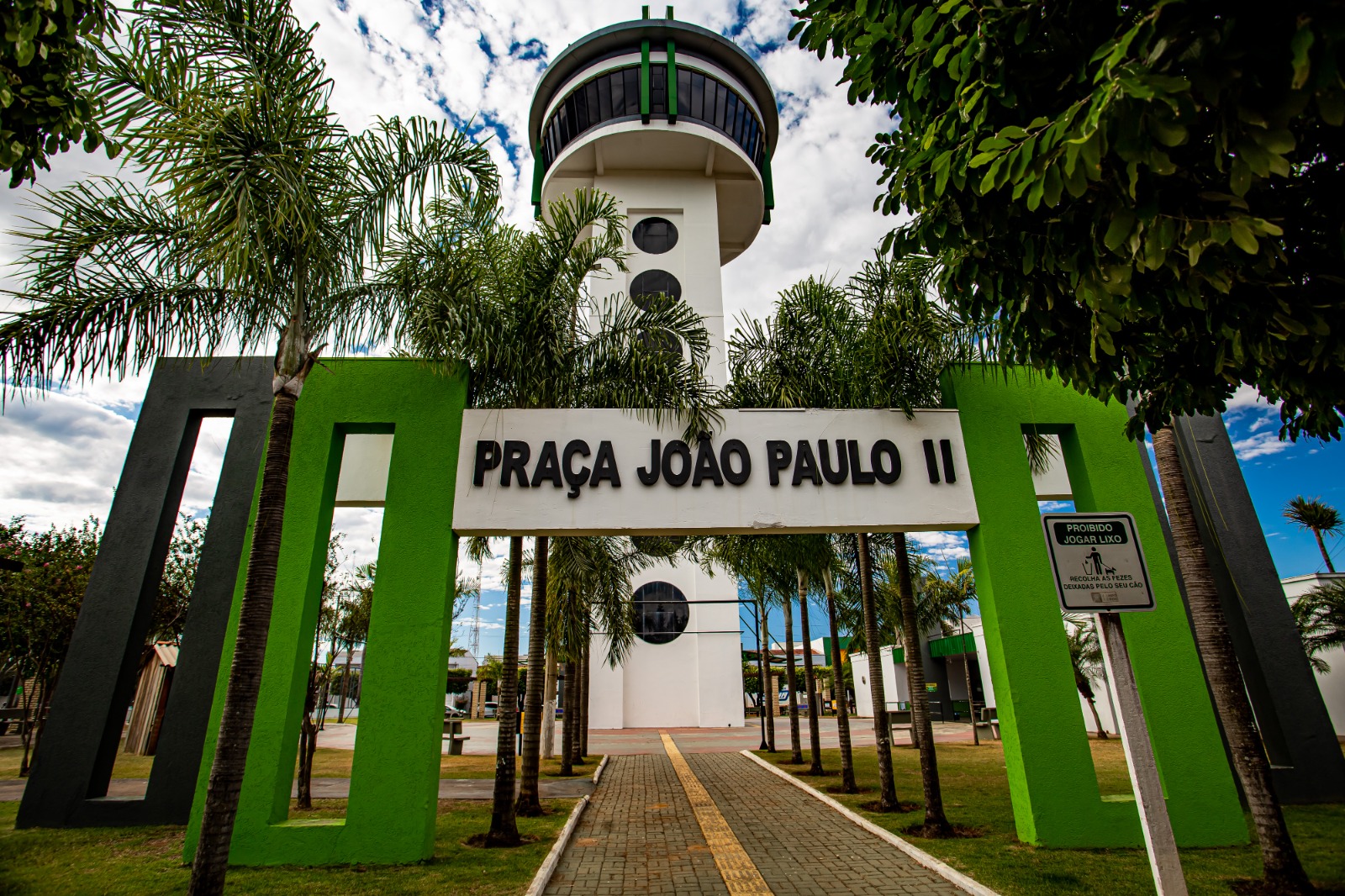 Mirante iluminado em Campo Verde