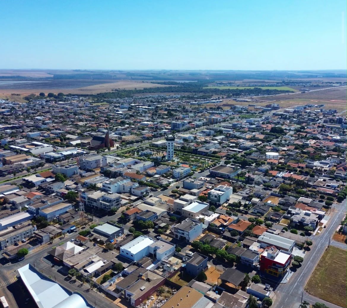 Vista aérea de Campo Verde com o Mirante em destaque